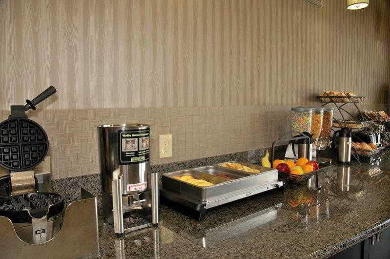 ベストウェスタン プラス テクサーカナ イン アンド スイーツ レストラン 写真